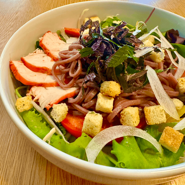 Salade nouille de riz complet & poulet Char siu