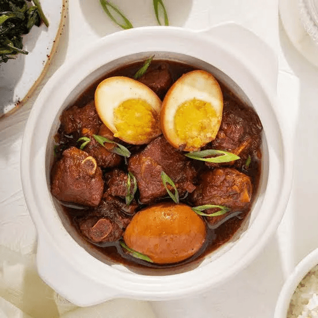 Poitrine de porc mijotée au caramel &amp; œuf dur